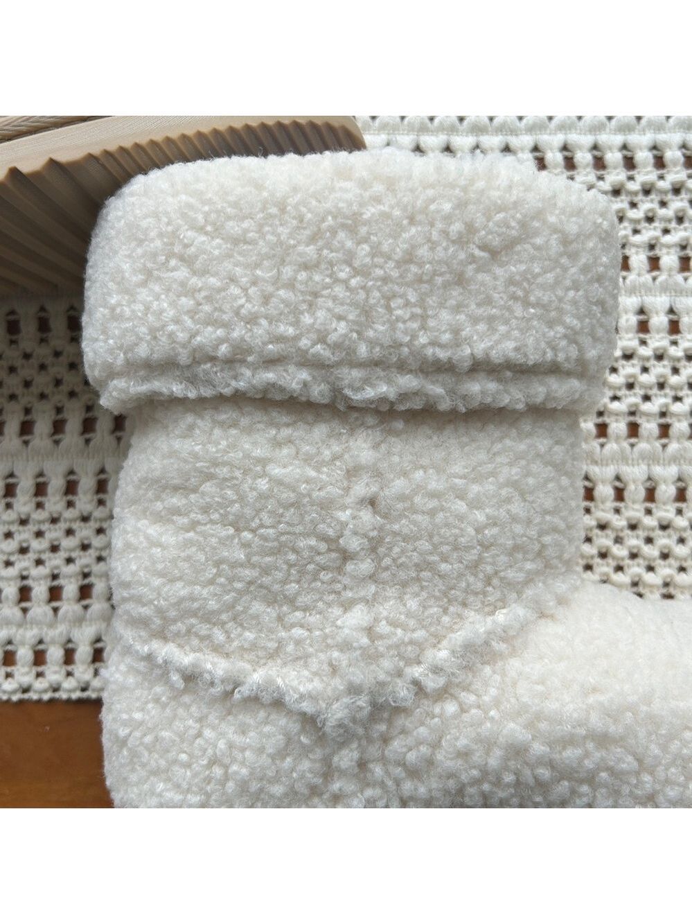 Cozy Cream Shearling Women's Boots Size Small Fits Size 7-8 Neutral Rubber Soles - Picture 2 of 6